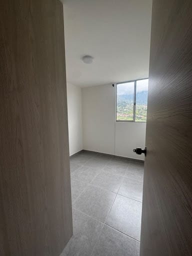 Apartamento de 2 alcobas en arriendo en El Trapiche, Bello, 58 m² · foto 2 de 11
