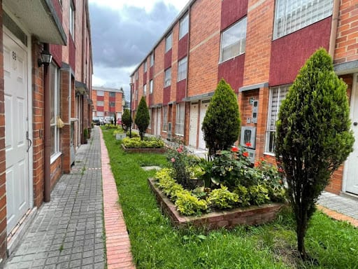 Casa de 4 alcobas en venta en Castilla, Bogotá, 68 m² · foto 3 de 24