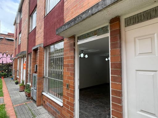 Casa de 4 alcobas en venta en Castilla, Bogotá, 68 m² · foto 8 de 24