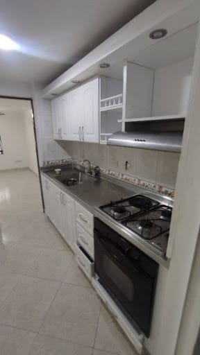 Apartamento de 2 alcobas en arriendo en La Pilarica, Medellín, 80 m² · foto 2 de 18