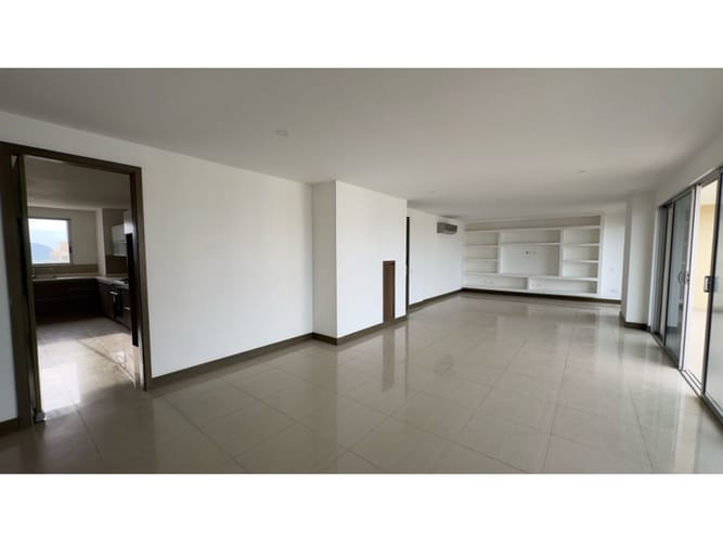 Apartamento de 3 alcobas en venta en Bavaria, Santa Marta, 210 m² · foto 3 de 11
