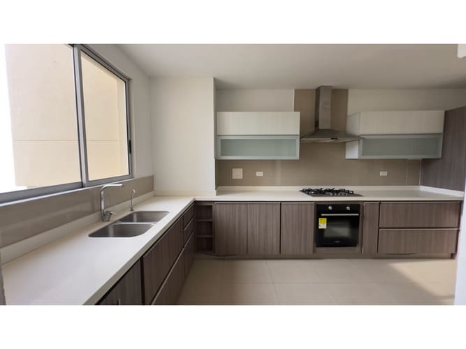 Apartamento de 3 alcobas en venta en Bavaria, Santa Marta, 210 m² · foto 6 de 11