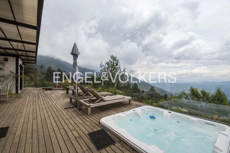 Casa de 2 alcobas en arriendo en Loma De Las Brujas, Envigado, 230 m² · foto 4 de 11