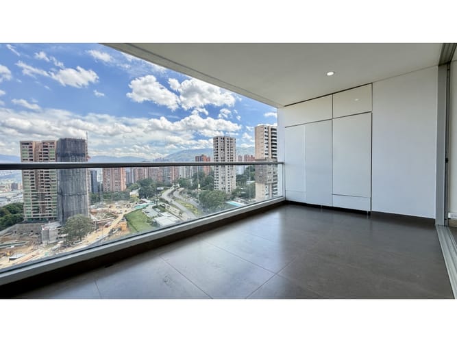 Apartamento de 2 alcobas en venta en El Castillo, Medellín, 90 m² · foto 5 de 22