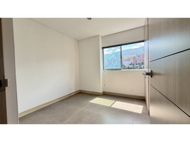 Apartamento de 2 alcobas en venta en El Castillo, Medellín, 90 m² · foto 10 de 22
