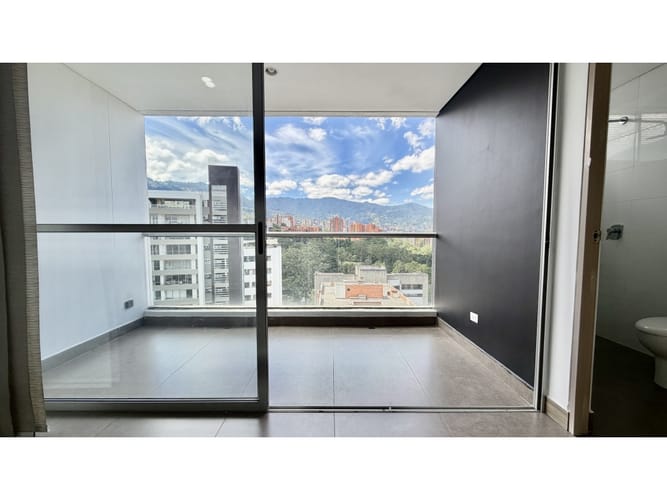 Apartamento de 2 alcobas en venta en El Castillo, Medellín, 90 m² · foto 16 de 22