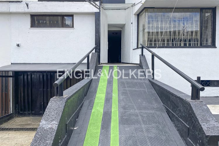 Casa en arriendo en Santa Barbara, Bogotá, 269 m² · foto 2 de 24