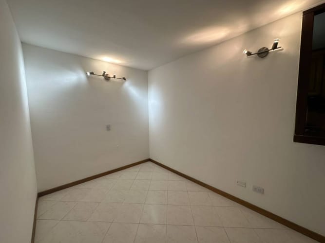 Apartamento de 3 alcobas en arriendo en Loma Del Indio, Medellín, 80 m² · foto 2 de 22