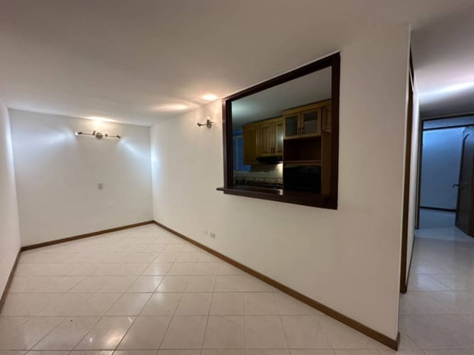 Apartamento de 3 alcobas en arriendo en Loma Del Indio, Medellín, 80 m² · foto 3 de 22