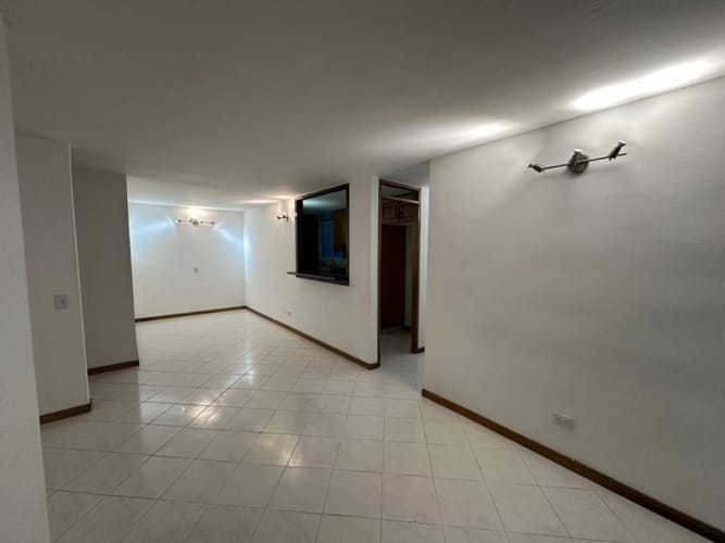 Apartamento de 3 alcobas en arriendo en Loma Del Indio, Medellín, 80 m² · foto 8 de 22
