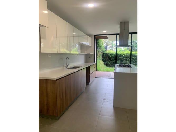 Casa de 3 alcobas en arriendo en El Chocho, Envigado, 240 m² · foto 8 de 24