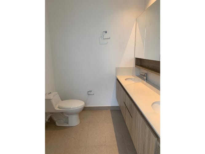Casa de 3 alcobas en arriendo en El Chocho, Envigado, 240 m² · foto 15 de 24