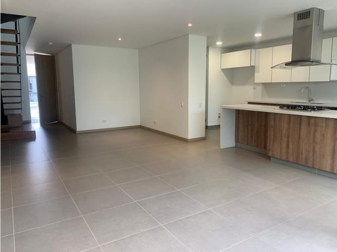 Casa de 3 alcobas en arriendo en El Chocho, Envigado, 240 m² · foto 22 de 24
