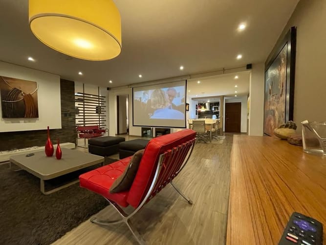 Apartamento de 2 alcobas en arriendo en Chico Norte, Bogotá, 135 m² · foto 2 de 21