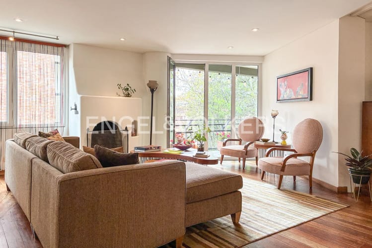 Apartamento de 3 alcobas en venta en Los Rosales, Bogotá, 135 m² · foto 2 de 20