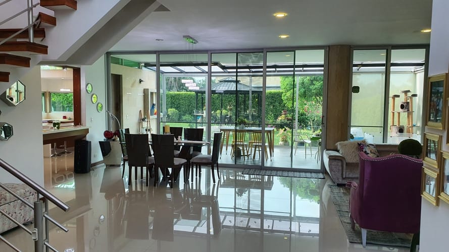 Casa de 6 alcobas en venta en Ciudad Jardin, Cali, 754 m² · foto 2 de 24