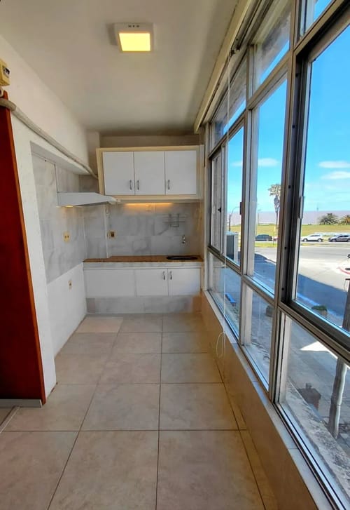 Exclusivo apartamento con vista al mar, a pasos de la Rambla de Punta Carretas. · Foto 2