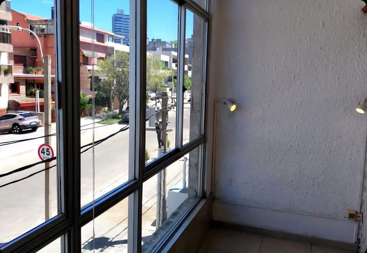 Exclusivo apartamento con vista al mar, a pasos de la Rambla de Punta Carretas. · Foto 3