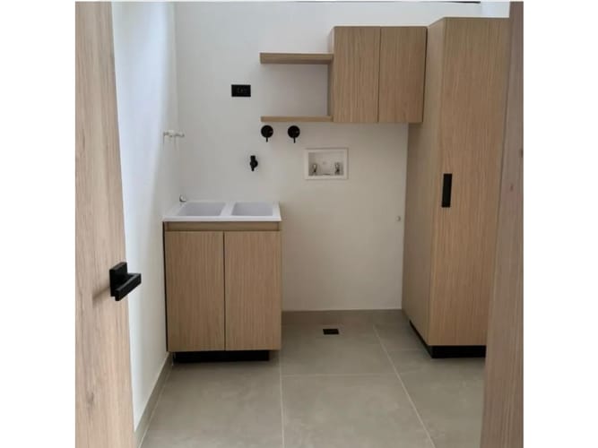 Casa de 3 alcobas en arriendo en San Antonio De Pereira, Rionegro, 290 m² · foto 8 de 15