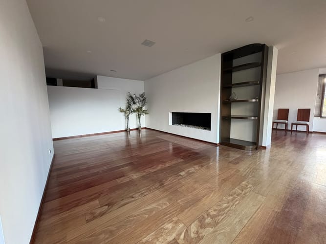 Apartamento de 3 alcobas en arriendo en El Virrey, Bogotá, 280 m² · foto 3 de 24