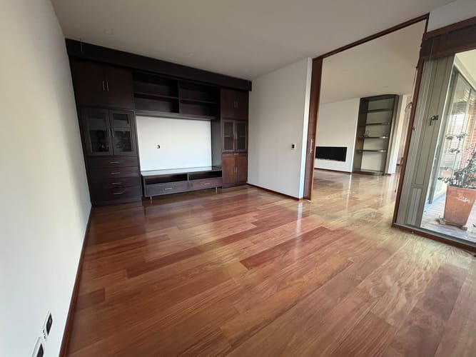 Apartamento de 3 alcobas en arriendo en El Virrey, Bogotá, 280 m² · foto 6 de 24