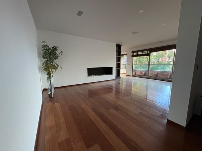 Apartamento de 3 alcobas en arriendo en El Virrey, Bogotá, 280 m² · foto 2 de 24