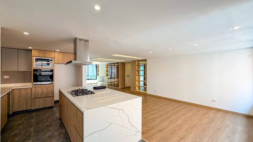 Apartamento de 3 alcobas en venta en Chico Norte, Bogotá, 190 m² · foto 7 de 19