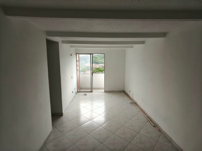 Apartamento de 3 alcobas en arriendo en Los Colores, Medellín, 56 m² · foto 3 de 12