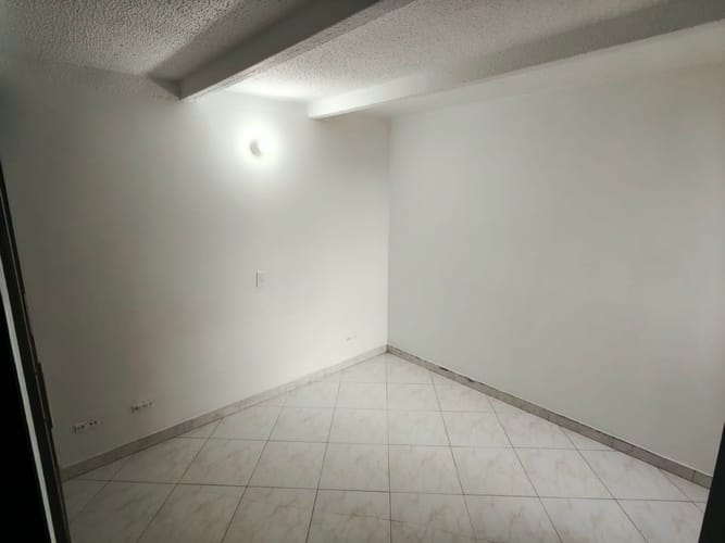 Apartamento de 3 alcobas en arriendo en Los Colores, Medellín, 56 m² · foto 5 de 12