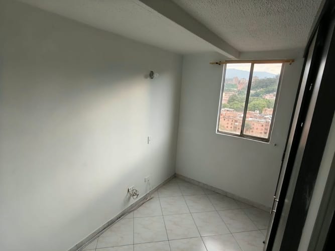 Apartamento de 3 alcobas en arriendo en Los Colores, Medellín, 56 m² · foto 6 de 12