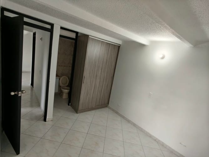 Apartamento de 3 alcobas en arriendo en Los Colores, Medellín, 56 m² · foto 8 de 12