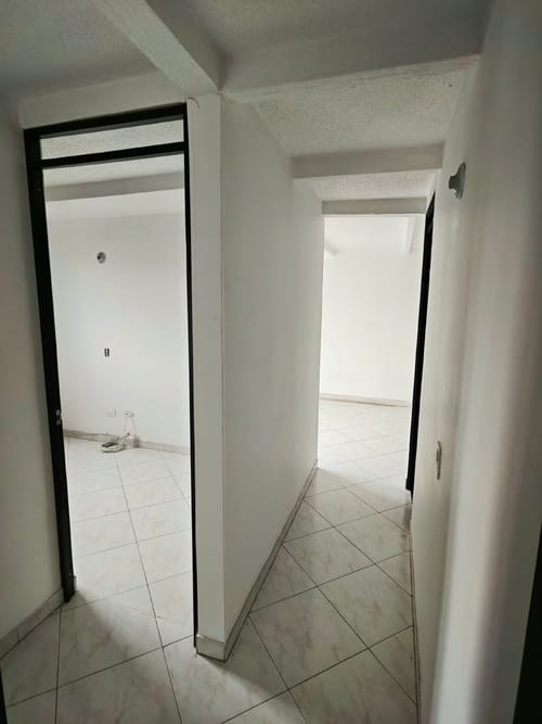 Apartamento de 3 alcobas en arriendo en Los Colores, Medellín, 56 m² · foto 9 de 12