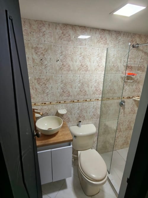 Apartamento de 3 alcobas en arriendo en Los Colores, Medellín, 56 m² · foto 11 de 12