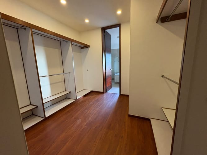 Apartamento de 3 alcobas en arriendo en El Virrey, Bogotá, 280 m² · foto 16 de 24