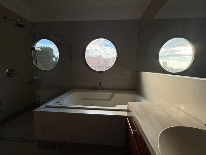 Apartamento de 3 alcobas en arriendo en El Virrey, Bogotá, 280 m² · foto 17 de 24