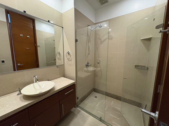 Apartamento de 3 alcobas en arriendo en El Virrey, Bogotá, 280 m² · foto 21 de 24
