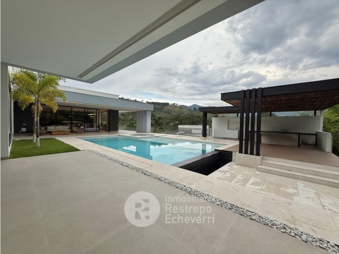 Casa de 5 alcobas en venta en El Rosario, Manizales, 600 m² · foto 2 de 24