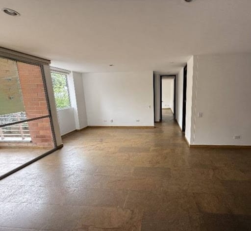 Apartamento de 2 alcobas en arriendo en Loma Del Escobero, Envigado, 84 m² · foto 5 de 24