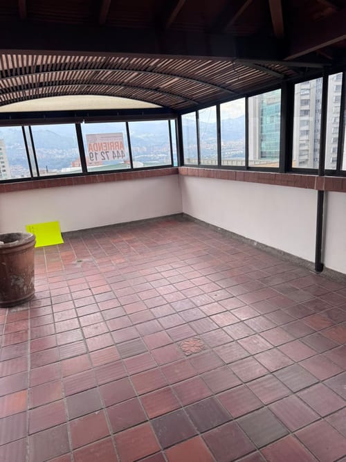 Apartamento de 2 alcobas en arriendo en Los Balsos, Medellín, 183 m² · foto 10 de 14