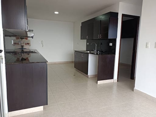 Apartamento de 3 alcobas en arriendo en La Calera, Medellín, 227 m² · foto 5 de 21