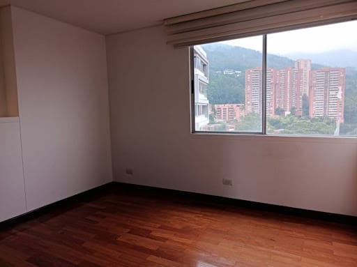 Apartamento de 3 alcobas en arriendo en La Calera, Medellín, 227 m² · foto 9 de 21