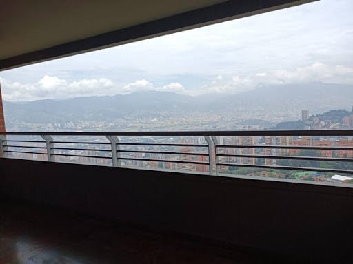 Apartamento de 3 alcobas en arriendo en La Calera, Medellín, 227 m² · foto 19 de 21