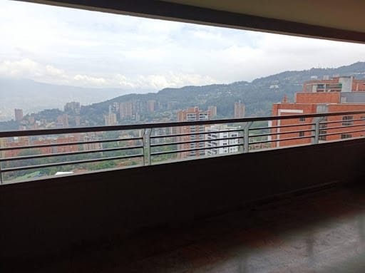 Apartamento de 3 alcobas en arriendo en La Calera, Medellín, 227 m² · foto 20 de 21