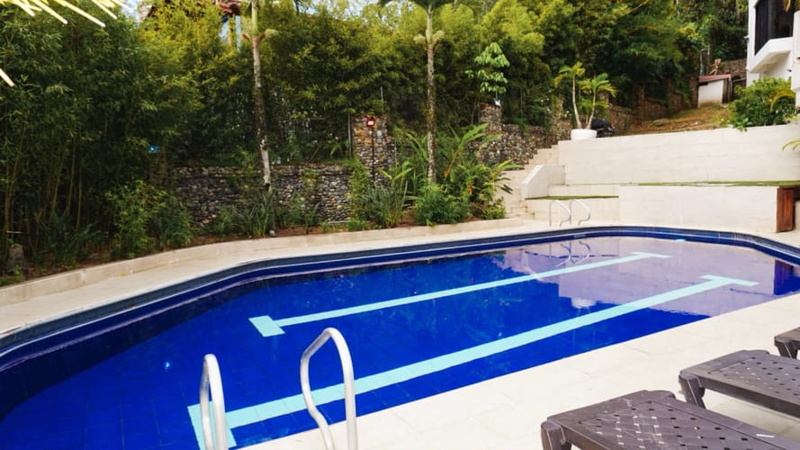 Casa de 6 alcobas en arriendo en Altos Del Poblado, Medellín, 421 m² · foto 12 de 12