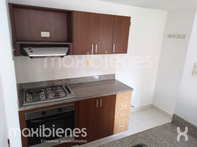 Apartaestudio en arriendo en Loma De Los Bernal, Medellín, 38 m² · foto 3 de 12