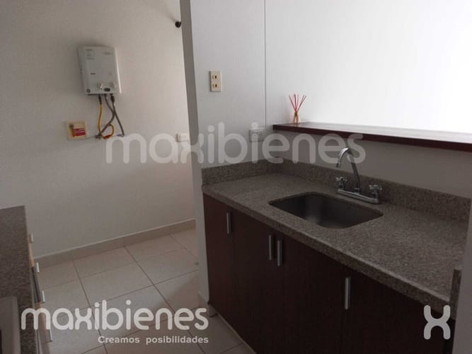 Apartaestudio en arriendo en Loma De Los Bernal, Medellín, 38 m² · foto 6 de 12