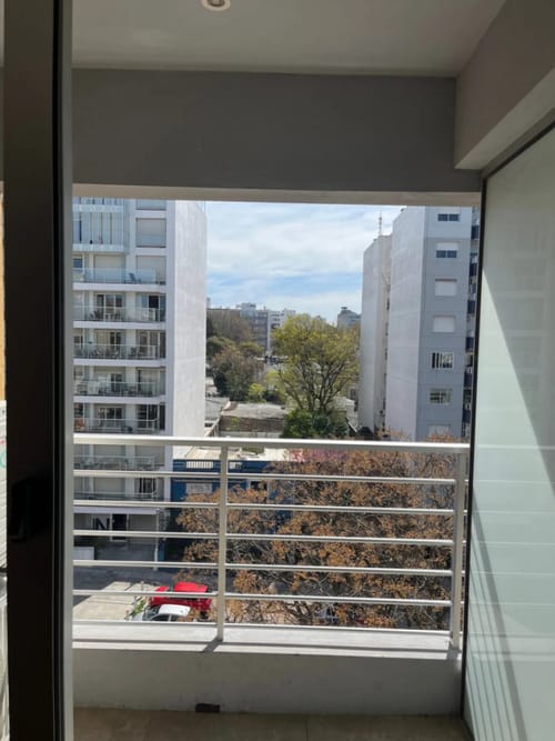 Alquiler Apartamento De 1 Dormitorio Balcón Muy Luminoso En Pocitos · Foto 2