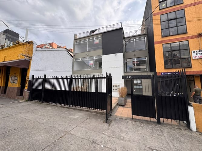Casa de 10 alcobas en arriendo en El Lago, Bogotá, 350 m² · foto 5 de 24