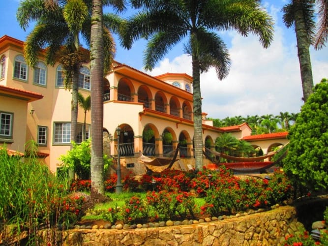 Casa de 7 alcobas en venta en Ciudad Jardin, Cali · foto 1 de 24