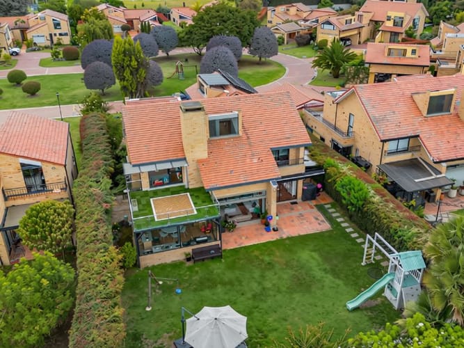 Casa de 4 alcobas en venta en Calahorra, Cajicá, 299 m² · foto 1 de 17